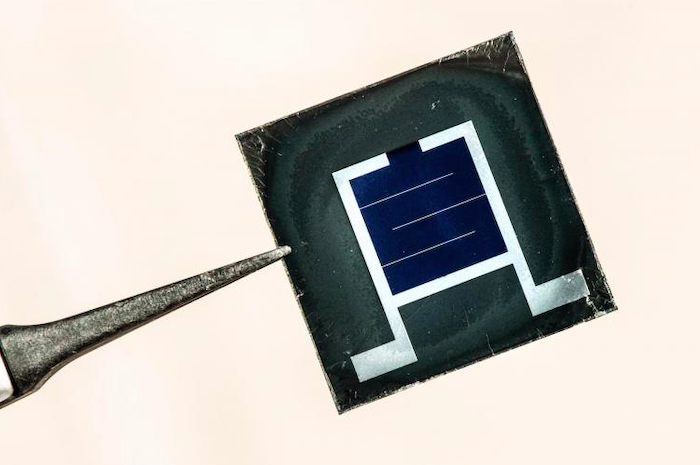 硅 - 钙钛矿太阳能电池