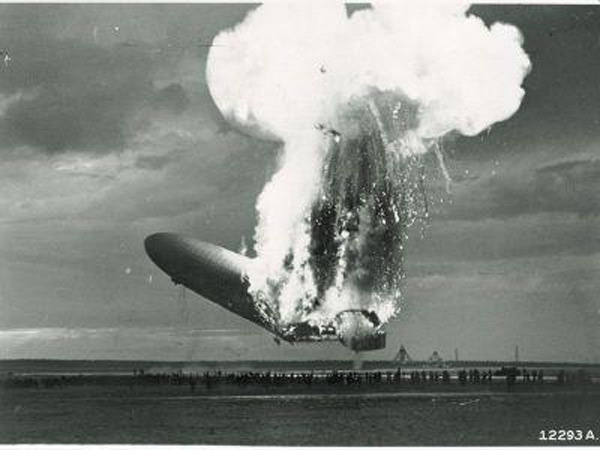 Hindenburg氢气球灾难。
